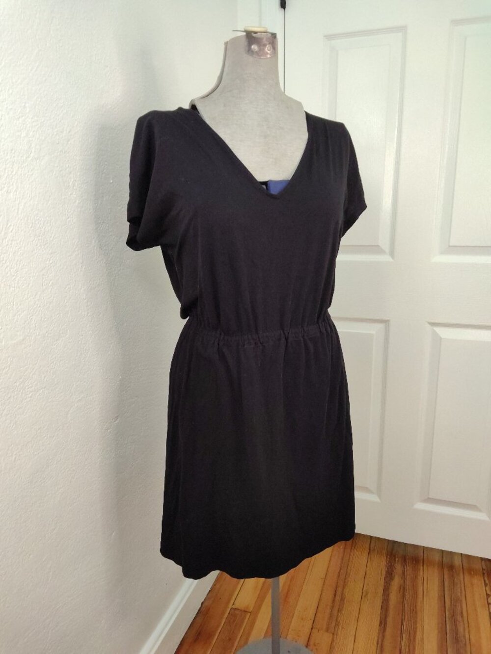 H&M M black v-neck t-shirt dress with cinched waist